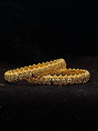 Luxury Unique Design Gold Plated Sparkling Stones Bangle for Girls/Women