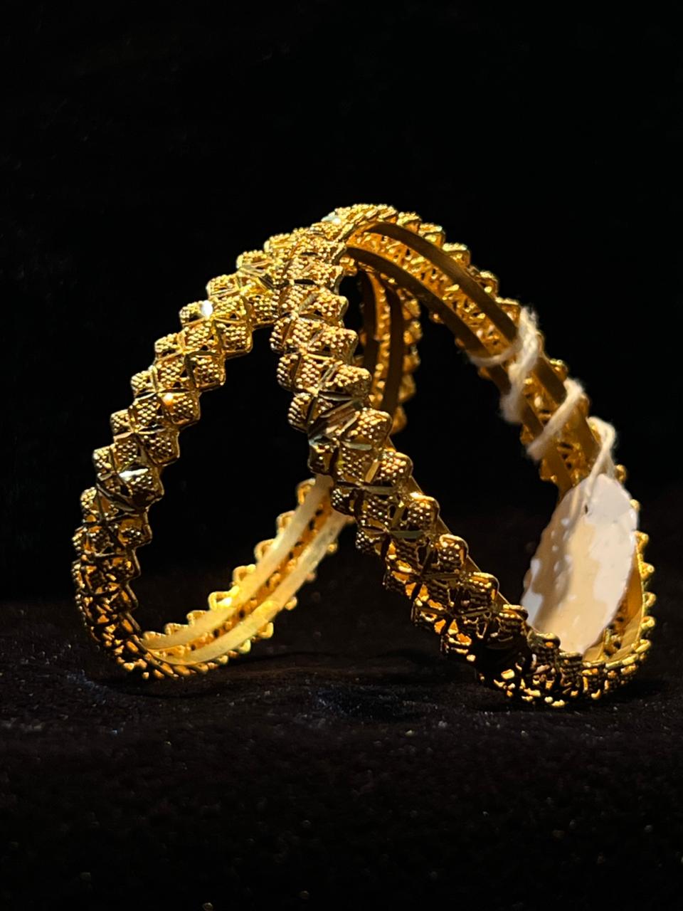 Luxury Unique Design Gold Plated Sparkling Stones Bangle for Girls/Women