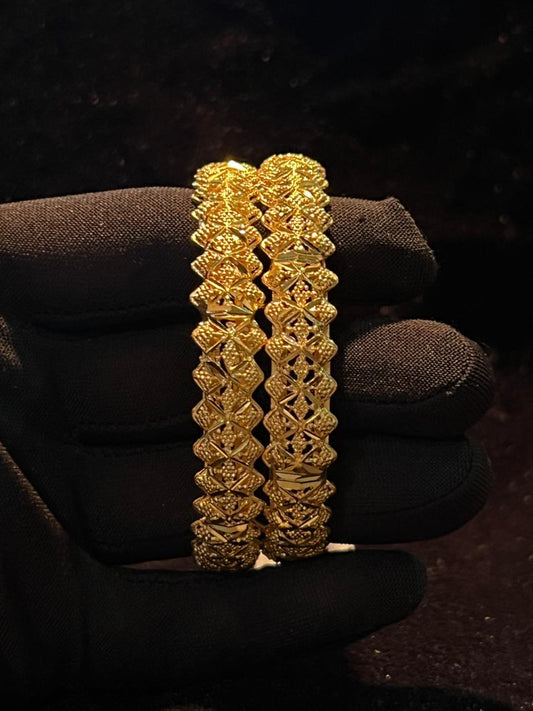 Luxury Unique Design Gold Plated Sparkling Stones Bangle for Girls/Women