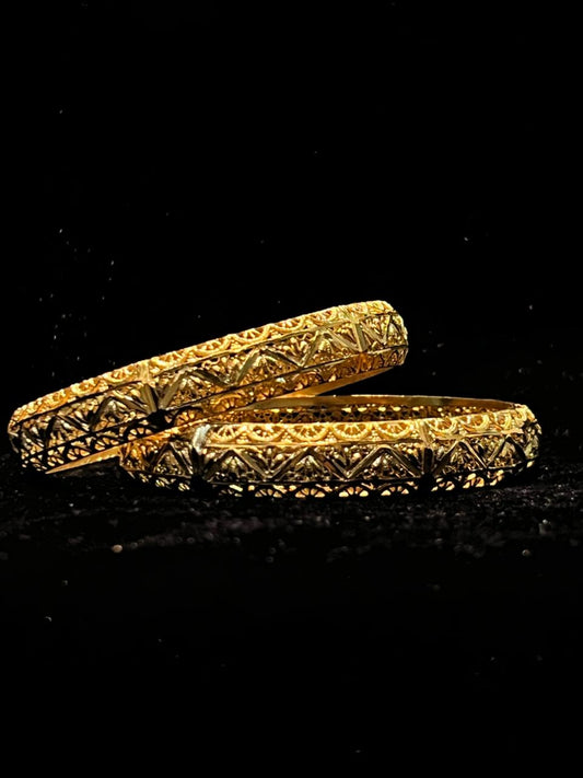 Beautiful Unique Design Gold Plated Colored Stones Bangle for Girls/Women