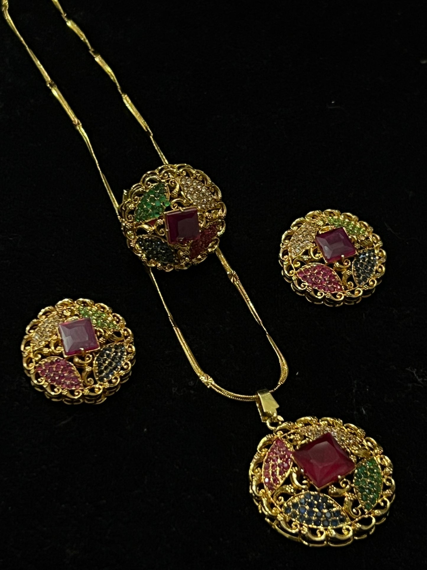 Elegant Black and Gold Jewelry Set - Necklace and Earrings with Black & Red Gemstones & Crystal Accents