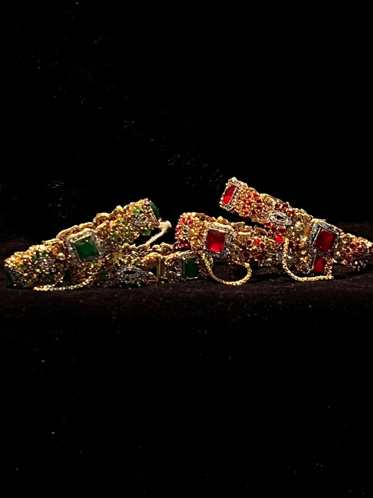 Premium Unique Design Gold Plated Glitter Stones Bangle for Girls/Women